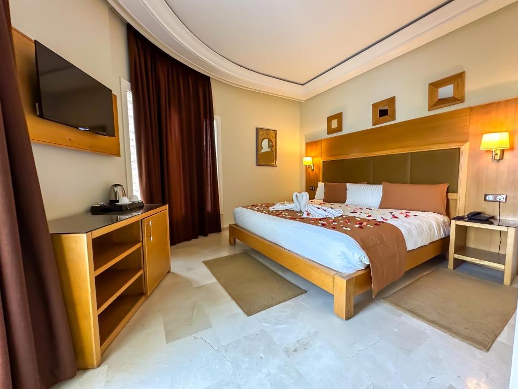 Habitación del Hotel La Paloma en Tetuán, alojamiento recomendado por la agencia de viajes Traveland.