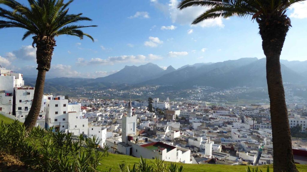 Vista panorámica de la ciudad de Tetuán en Marruecos, circuitos de viaje con Traveland