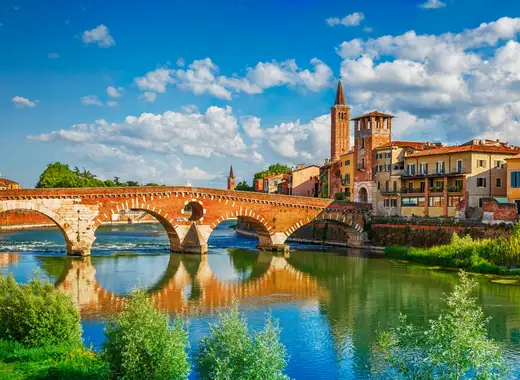 Vista de la Arena de Verona y el centro histórico en el circuito por Italia de Traveland