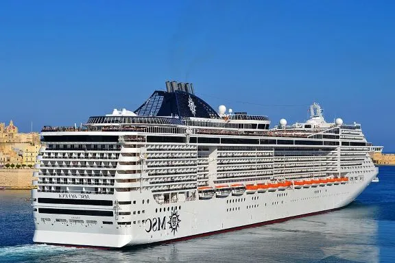 MSC Divina navegando en el Mediterráneo. Itinerario de crucero por Roma, Mykonos, Marmaris y Nápoles con Traveland.