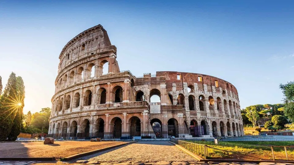 Vista del Coliseo Romano en Italia para viajes de Traveland