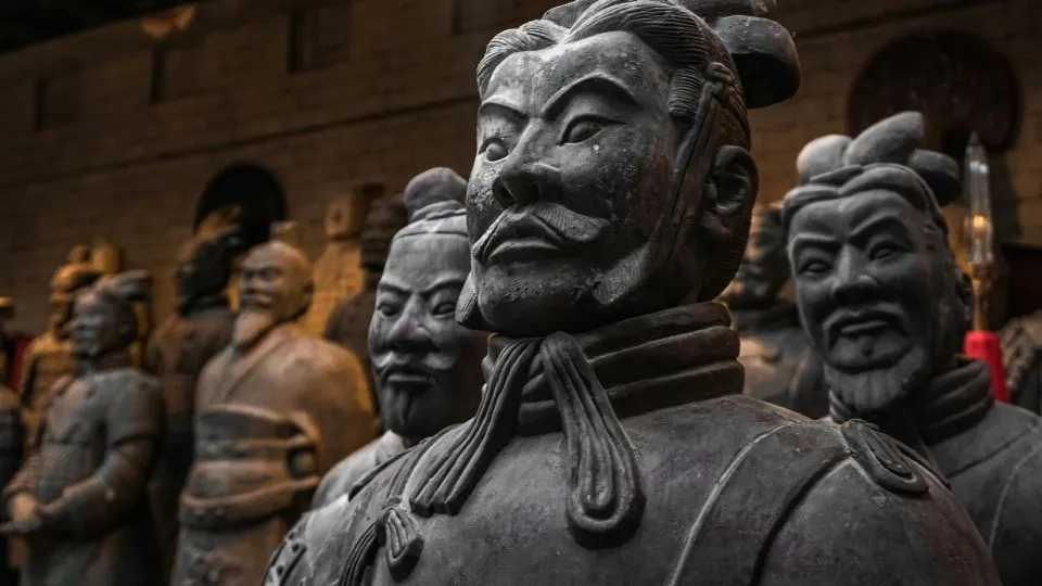 Detalle de las esculturas de los Guerreros de Terracota en Xi'an China con Traveland