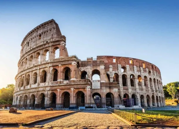 Vista del Coliseo Romano en Italia para viajes de Traveland